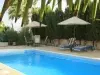 Pool/seating